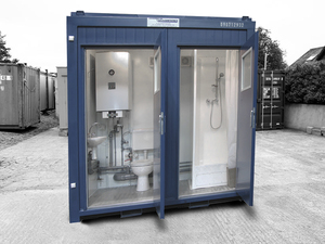 Conteneur de toilettes portables avec douche et lavabo, design industriel bleu, écologique, pour événements publics en extérieur, installation facile - Product Image 1