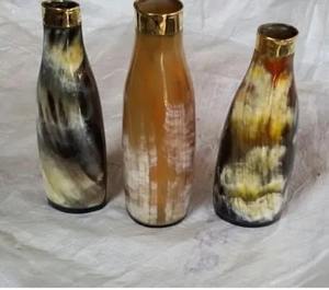 Botella de agua de cuerno de búfalo natural tradicional de material natural para recreación histórica a precio al por mayor - Product Image 3