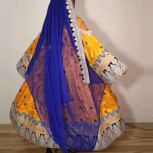 Robe traditionnelle Kuchi 2025 faite à la main pour femmes robe de festival afghan brodée dentelle reflétant la ceinture de culture pachtoune - Product Image 5