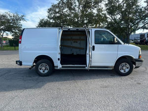 Fourgonnette Express-Cargo 2500 RWD 2022 d'occasion en excellent état, transmission automatique, 276 ch, blanche - Product Image 5