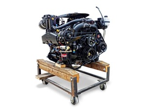 Moteur hors-bord MerCruiser 350 MAG MPI 300 HP neuf état - Product Image 3