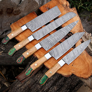 Juego de Cuchillos de Chef de Acero de Damasco Hechos a Mano de Grado Experto con Mango de Madera Ambidiestro de Cinco Piezas con Agarre Fuerte - Product Image 3