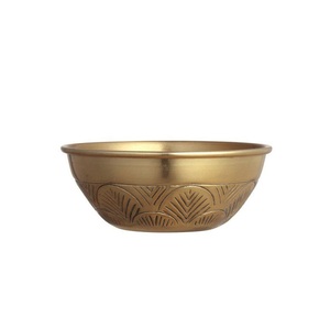 Bol de dattes en métal fabriqué à la main avec finition traditionnelle, parfait pour les célébrations culturelles, les festivals religieux et les réunions de famille - Product Image 1
