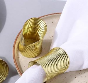 Anneaux de serviette en alliage de laiton Glam pour les réunions de famille et les décorations de fête Grand accent de table pour les tables à manger - Product Image 1