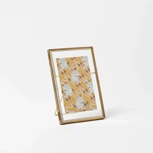 Cadre photo carré en métal doré avec couleur et taille personnalisables pour les mariages, les hôtels, la décoration intérieure - Affichage durable - Product Image 3