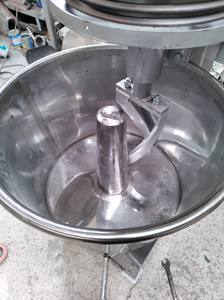 Mezcladora de 7 kg con Gabinete Eléctrico, Nueva, 2 Kw/h, 220V/380V, para Panadería, 1100x500x1100, 1 Año de Garantía, Vietnam - Product Image 5