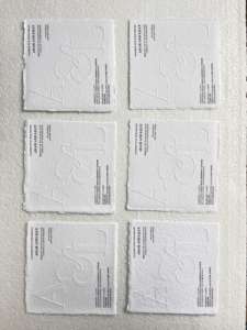 Papeles de trapo de algodón hechos a mano con bordes de cubierta hechos a medida en colores marfil para crear elegantes tarjetas de boda con temática de amor para reventa - Product Image 3