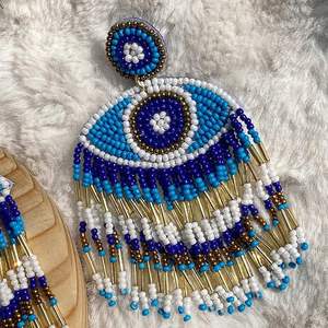 Boucles d'oreilles élégantes en coton brodé à la main avec des perles de verre, style fleur, forme de haute qualité, design léger pour les bohèmes - Product Image 3