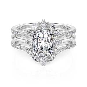 Ensemble de bagues Jeulia en rhodium plaqué avec diamants effet glace pilée et trois pierres, embellisseur de cluster - Product Image 1