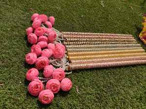 Bâtons de Dandiya avec fleur de pivoine et pompon perlé, bâtons de Raas Garba en bois, accessoires de danse folklorique gujaratienne Navratri, décoration Mehndi Haldi - Product Image 6