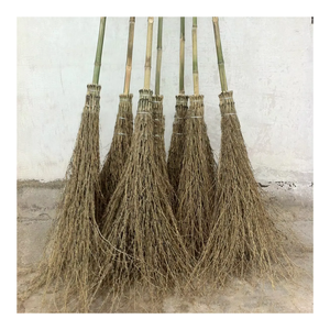 Escoba batidora duradera de Vietnam hecha con tallos de ajenjo y mango de bambú para terraza de patio y uso de limpieza al aire libre - Product Image 1