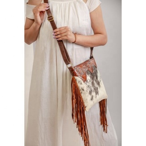 Innovador bolso de mano de cuero marrón vintage, nuevo bolso cruzado acolchado azteca occidental con estilo de vestido de una sola manija - Product Image 2