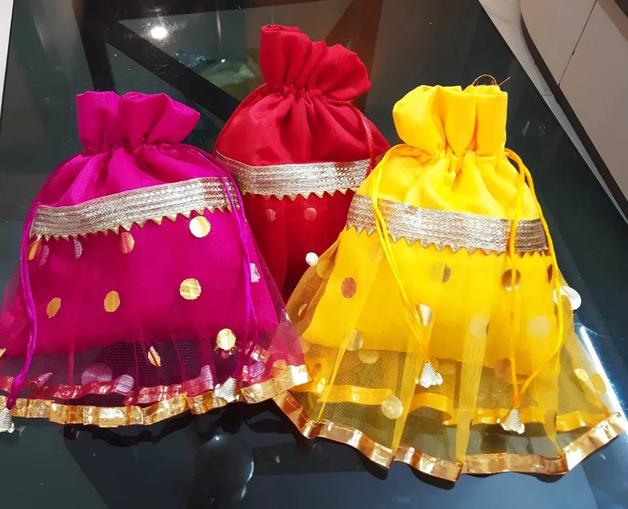 Neuzugang ethnischer Netzstoff dekorative Kordelzugtaschen für Hochzeit Gunst Rückkehr Geschenktaschen Rajasthani Potali-Taschen