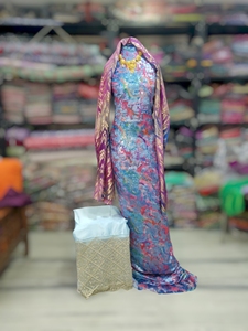 Châle en velours Fransawi multicolore, motif floral abstrait, chevron doré |   Vêtements Somali de Luxe Écologiques pour Mariage - Product Image 1