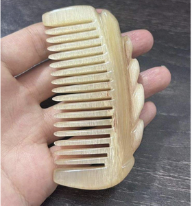 Peine de cuerno de búfalo Diseño de flores pulidas Decoración y regalo para el hogar Color natural ecológico - Product Image 4