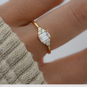 Anillo de Compromiso de Oro Sólido de 14K con Diamante Cultivado en Laboratorio con Corte Esmeralda, Anillo de Boda Único con Esmeralda Blanca, Joyería Fina para Fiestas y Eventos Especiales - Product Image 5