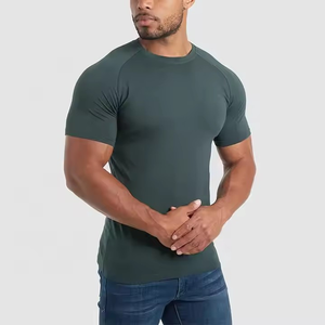 เสื้อยืดเปิดไหล่สำหรับออกกำลังกายฟิตเนสยิมสำหรับผู้ชายเสื้อยืดตัดโอเวอร์ไซส์พร้อมโลโก้ออกแบบได้ตามต้องการ - Product Image 4