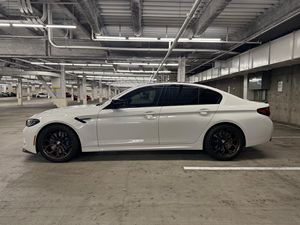 แพ็คเกจ M5 Competition ปี 2021 ไมล์น้อย เครื่องยนต์เสียงดี เกียร์สมบูรณ์ หลังคาซันรูฟแบบพาโนรามา ไฟหน้า LED พร้อมส่ง - Product Image 3