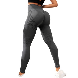 Pantalones de yoga sin costuras para mujer con logotipo personalizado cintura alta estilo deportivo línea sexy levantamiento de glúteos gimnasio fitness leggins - Product Image 3