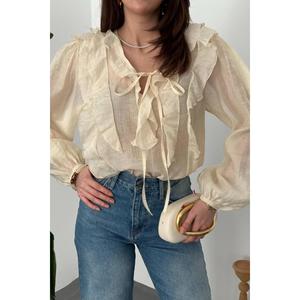 Blusa Beige con Volantes - Beige - Product Image 4