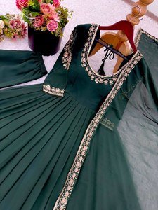 Salwar Kameez Indio-Pakistaní Moderno, Profusamente Bordado, para Fiestas, con Mangas Elegantes, Cuello Completo y Elegante, en Georgette Sintético - Product Image 5