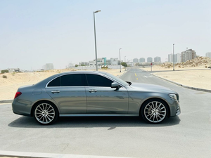 Mercedes-Benz Clase E E300 AMG 2023, Diésel, Tracción en las Cuatro Ruedas, Volante a la Izquierda, Cuero, R18, Transmisión Automática, Luces LED Xenón - Product Image 3