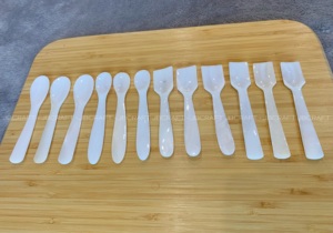 Belle cuillère en nacre blanche de haute qualité, cuillère à caviar, cuillère à coquille parfaite pour servir du caviar taille 12cm - Product Image 2