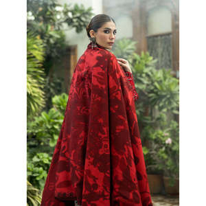 Chemises en mousseline de soie brodées printemps/été avec dupatta en mousseline de soie et pantalon imprimé par Zainab Chottani-BIC-2524 - Product Image 5