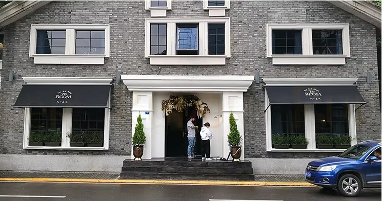 สีเทาเข้ม