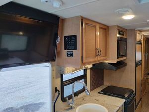 Autocaravana de Lujo Usada Barata, Modelo 2017, Th or Motor Axis 25.4, Euro 5, para 4-6 Personas, Color Blanco, para Acampar - Product Image 3