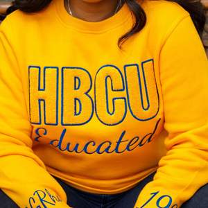 Hbcu sgrho chenille เสื้อกันหนาวปักลายสีทองรอยัลแรงบันดาลใจจากสโมสรเสื้อผ้าวิทยาลัยเสื้อสวมหัวคอกลมคลาสสิก - Product Image 5