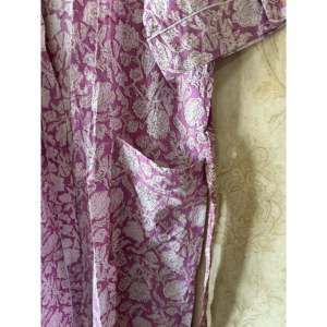Robe Kimono en Coton Fleuri Élégante Décontractée Style Fête Taille Unique Lavable Logo Personnalisé pour les Journées d'Été Décontractées - Product Image 3