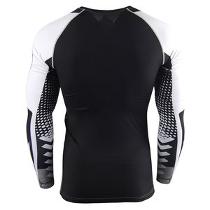 Rash Guard de compression personnalisé pour hommes Fabrication professionnelle Tissu doux Fabriqué à manches longues Custom Made MMA Men Rash Guard - Product Image 3