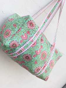 Hermosa Bolsa de Viaje Bohemia, Bolso de Mano Acolchado Hecho a Mano, Mochila de Viaje Grande con Marco Externo, Patrón de Mandala, Cierre de Cremallera - Product Image 3