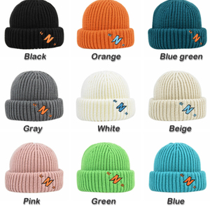 Vente chaude Personnalisé Fluffy Tricotage Chapeau Acrylique Tricot Jacquard Faux Bonnet Avec Logo Personnalisé Crâne Bonnet Unisexe - Product Image 3