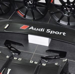 Aerokit Sport Performance สำหรับรถออดี้ R8และ Audi Ttrs Variante 1ที่เน้นสีแดงคาร์บอนเต็ม