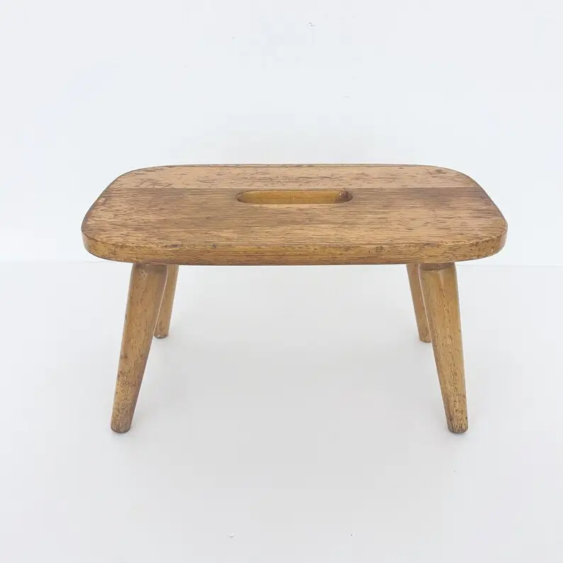 مقعد خشبي صغير من الخشب الصلب للأطفال بتصميم بسيط وحديث مقعد خشبي أصلي للطاولة والديكور