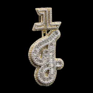 Pendentif Hip Hop en Alliage avec Diamants CZ Glacés Finition Argent Personnalisée - Product Image 1