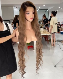 Perruques ondulées naturelles de couleur blonde de la plus haute qualité pour les femmes noires à partir de vrais cheveux humains cheveux vietnamiens avec prix de gros - Product Image 2