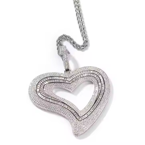 จี้รูปหัวใจชุบทองคำขาว 925 ประดับโมอิสซาไนต์ สร้อยคอฮิปฮอปสุดหรูสำหรับทุกเพศ - Product Image 1