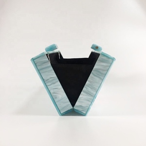 Pochette en résine de qualité supérieure pour femme Sac à main à la mode pour les accessoires de fête pour la Saint-Valentin à bas prix - Product Image 4