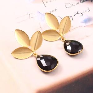 Aretes Elegantes de Plata Esterlina 925 Chapados en Oro con Ónice Negro, Regalo de Moda para Fiesta - Product Image 2