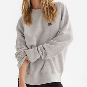 Sudadera de cuello redondo con bordado raglán para mujer en blanco 300g Peso de tela Impresión digital Invierno Casual Mangas completas OEM - Product Image 1