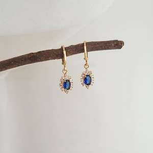 Aretes de Aro Huggie con Zafiro, Plata de Ley 925 Chapada en Oro, Lindos Aretes de Fiesta, Estilo Vintage, Regalo para Ella, Zafiro Azul - Product Image 4