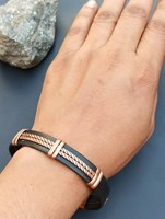 Bracelet manchette magnétique en cuivre massif plaqué argent, fait main, style traditionnel antique, enveloppé de cuir, par Omar Creations