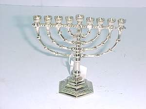 Motif en relief Premium Royal Look Luxures Fantaisie Menorah Bougeoir Vente Chaude Vintage Classique Look Candélabre Menorah - Product Image 6