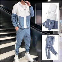 Ensemble survêtement deux pièces en polyester avec veste coupe-vent zippée en nylon et pantalon de jogging patchwork, collection hiver 2026