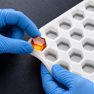 Lámina de Silicona Industrial para Moldear Dulces con Cavidades Hexagonales Lisas para Productores de Gomitas y Confiteros por Contrato - Product Image 2