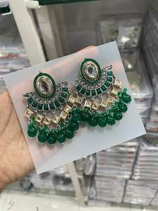 INDIEN DERNIÈRE TRADITIONNELLE KUNDAN HAUTE PLAQUÉ OR AVEC PERLE DESIGNER BELLE FANTAISIE KUNDAN BOUCLES D'OREILLES ENSEMBLE POUR FEMMES ET FILLES - Product Image 2