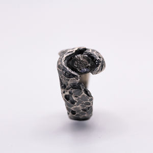 แหวนแต่งงานเงินแท้ 925 ทำมือ สไตล์วินเทจ แกะสลักด้วยแว็กซ์ ประดับควอตซ์รูไทล์สีดำ ดีไซน์แบบออร์แกนิก สำหรับทั้งชายและหญิง ผลิตในตุรกี - Product Image 3